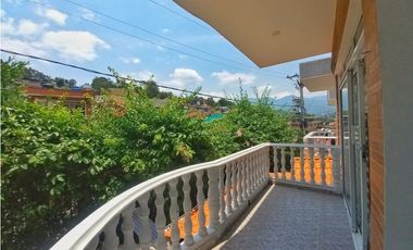 Maat vende Casa en conjunto cerrado-Villeta. 313M2 $750 Millones
