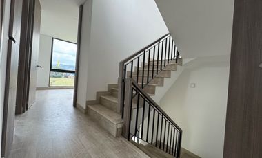 Arriendo Hermosa Casa Campestre en Cajicá en conjunto cerrado  .