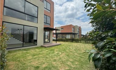 Arriendo Hermosa Casa Campestre en Cajicá en conjunto cerrado  .