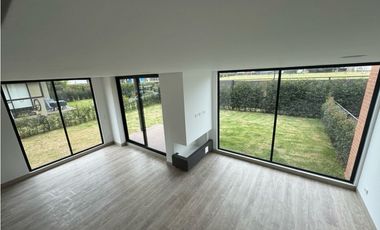 Arriendo Hermosa Casa Campestre en Cajicá en conjunto cerrado  .