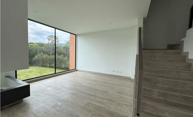 Arriendo Hermosa Casa Campestre en Cajicá en conjunto cerrado  .