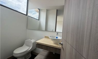 Arriendo Hermosa Casa Campestre en Cajicá en conjunto cerrado  .