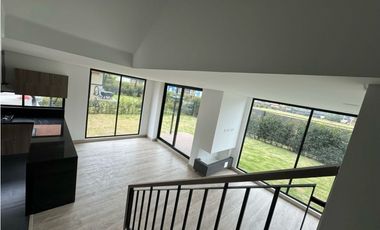 Arriendo Hermosa Casa Campestre en Cajicá en conjunto cerrado  .