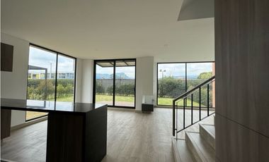 Arriendo Hermosa Casa Campestre en Cajicá en conjunto cerrado  .