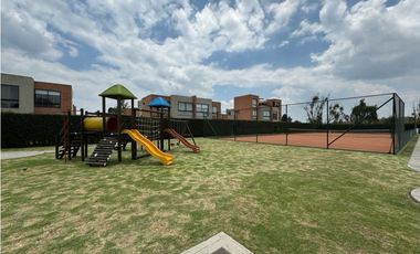 Arriendo Hermosa Casa Campestre en Cajicá en conjunto cerrado  .