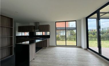 Arriendo Hermosa Casa Campestre en Cajicá en conjunto cerrado  .