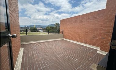 Arriendo Hermosa Casa Campestre en Cajicá en conjunto cerrado  .