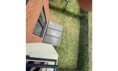 Arriendo Hermosa Casa Campestre en Cajicá en conjunto cerrado  .