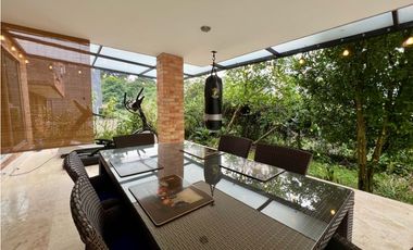 CASA CON PISCINA PRIVADA EN SABANETA