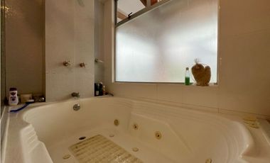 CASA CON PISCINA PRIVADA EN SABANETA
