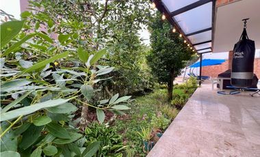 CASA CON PISCINA PRIVADA EN SABANETA