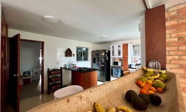 CASA CON PISCINA PRIVADA EN SABANETA