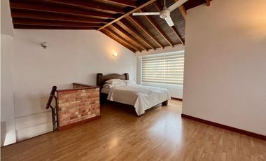 CASA CON PISCINA PRIVADA EN SABANETA