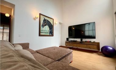 CASA CON PISCINA PRIVADA EN SABANETA