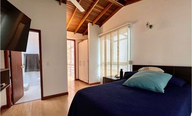 CASA CON PISCINA PRIVADA EN SABANETA