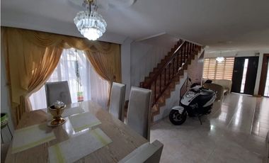 Casa esquinera de dos pisos más terraza en venta Portal Del Recreo