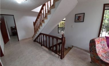 Casa esquinera de dos pisos más terraza en venta Portal Del Recreo