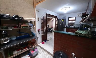Casa esquinera de dos pisos más terraza en venta Portal Del Recreo