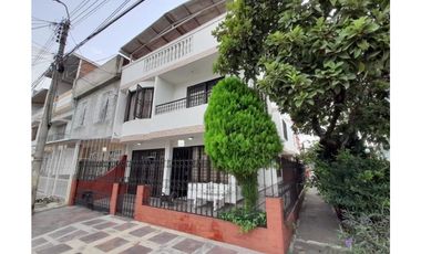 Casa esquinera de dos pisos más terraza en venta Portal Del Recreo