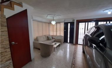 Casa esquinera de dos pisos más terraza en venta Portal Del Recreo