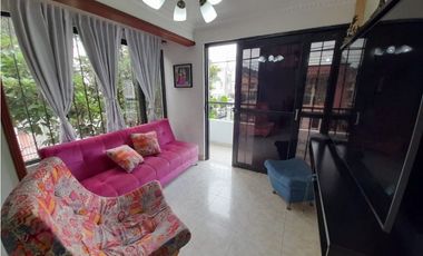 Casa esquinera de dos pisos más terraza en venta Portal Del Recreo