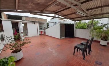 Casa esquinera de dos pisos más terraza en venta Portal Del Recreo