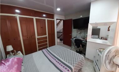 Casa esquinera de dos pisos más terraza en venta Portal Del Recreo