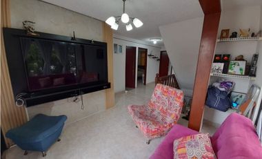 Casa esquinera de dos pisos más terraza en venta Portal Del Recreo