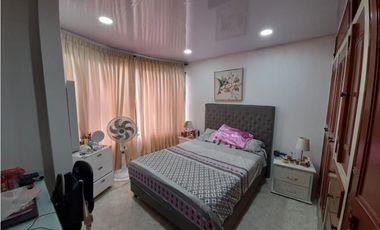 Casa esquinera de dos pisos más terraza en venta Portal Del Recreo