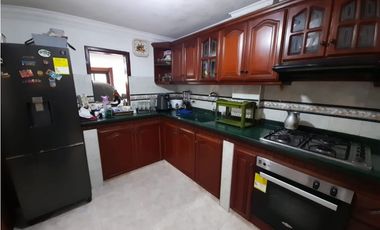 Casa esquinera de dos pisos más terraza en venta Portal Del Recreo