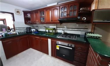 Casa esquinera de dos pisos más terraza en venta Portal Del Recreo