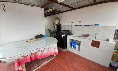 Casa esquinera de dos pisos más terraza en venta Portal Del Recreo