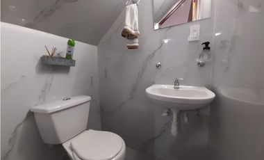 Casa esquinera de dos pisos más terraza en venta Portal Del Recreo