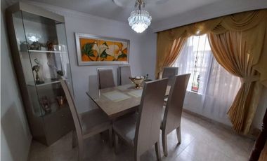 Casa esquinera de dos pisos más terraza en venta Portal Del Recreo