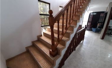 Casa esquinera de dos pisos más terraza en venta Portal Del Recreo