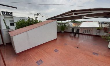 Casa esquinera de dos pisos más terraza en venta Portal Del Recreo