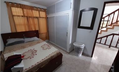 Casa esquinera de dos pisos más terraza en venta Portal Del Recreo