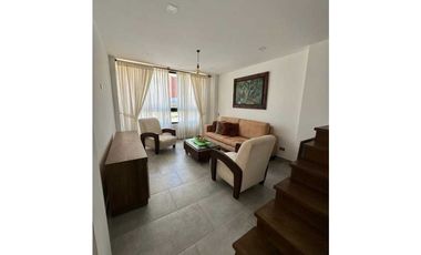 Casa esquinera a la venta Urbanización cerrada
