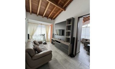 Casa esquinera a la venta Urbanización cerrada