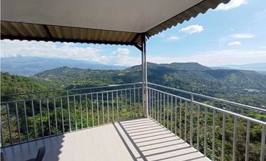 Casa Campestre con Linda Vista Panorámica en La Mesa Cundi