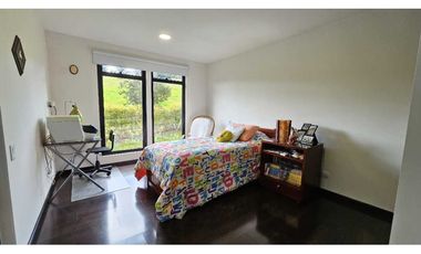 VENDO FINCA EN SUBACHOQUE A PUERTA CERRADA (IC)