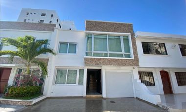 EN VENTA CASA EN CARTAGENA EN EL BARRIO RESIDENCIAL DE MANGA