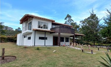 CASA CAMPESTRE EN VENTA EL CARMEN DE VIBORAL, ANTIOQUIA