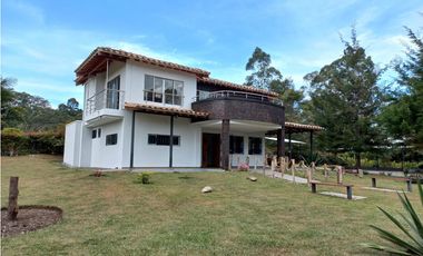 CASA CAMPESTRE EN VENTA EL CARMEN DE VIBORAL, ANTIOQUIA