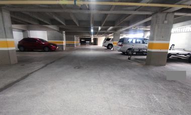 Parqueadero en edificio en venta en El Poblado