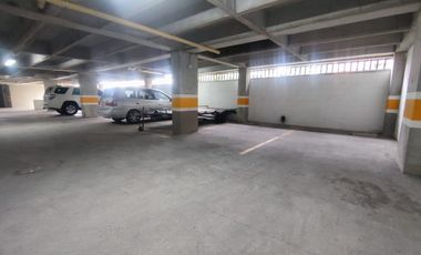 Parqueadero en edificio en venta en El Poblado
