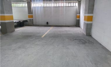 Parqueadero en edificio en venta en El Poblado