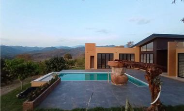 Casa Campestre Nueva en Venta en La Mesa Cundi