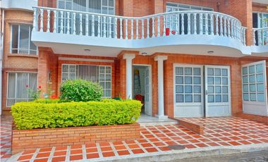 Maat vende Casa en conjunto cerrado-Villeta. 230M2 $550 Millones