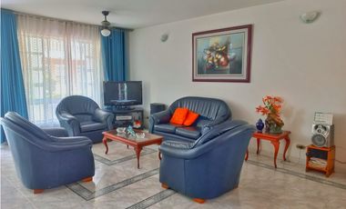 Maat vende Casa en conjunto cerrado-Villeta. 230M2 $550 Millones